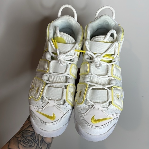 Nike | Women’s Uptempo Sneakers in Light Citron Size 7 - Picture 2 of 8